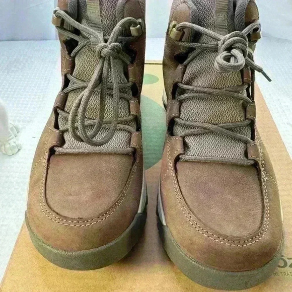 NWT, Oboz Womens “Cedar”lace up hiking/snow boots in sz 8.5. - Picture 4 of 13